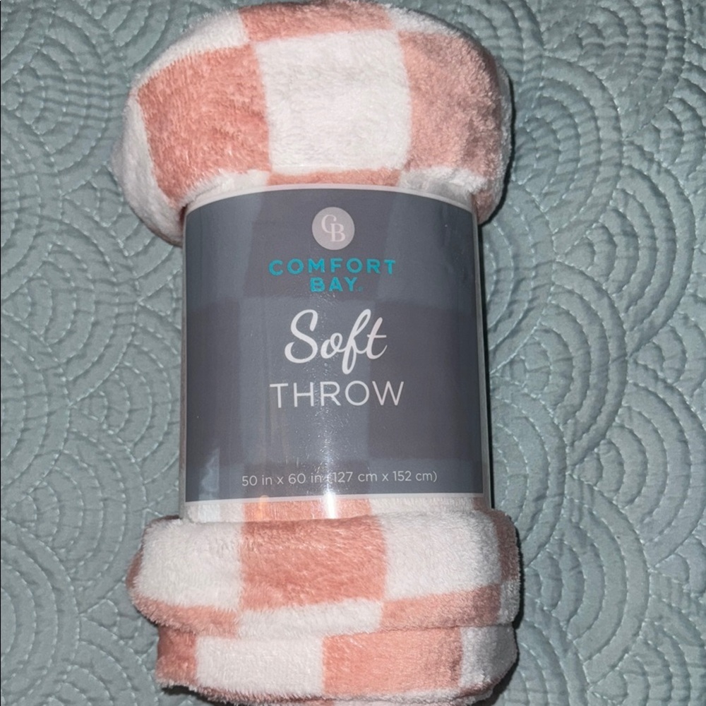 Comfort Bay Pink and White Soft Throw